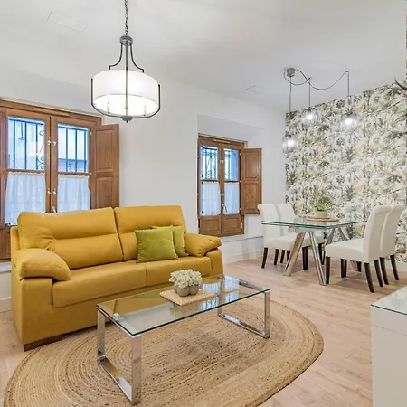 Apartamento turístico con patio en el centro QH Plaza de la Trinidad-3